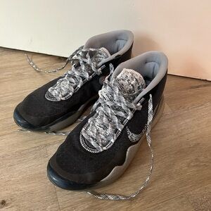 Nike zoom kd 12
Black/cement colored